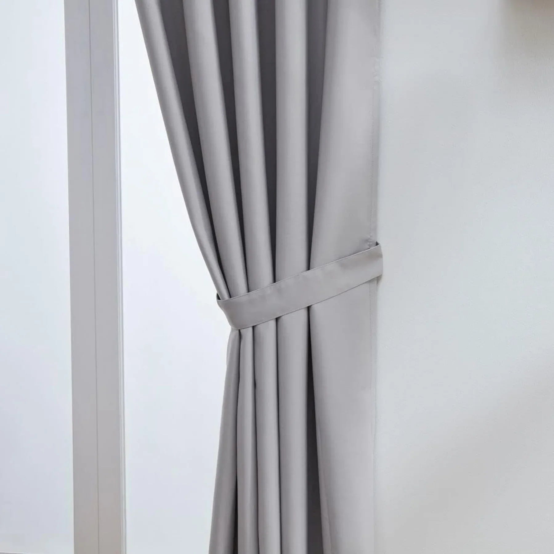 Thermal Blackout Eyelet Curtains β Ready Made Insulated Privacy & Noise Reducing Drapes - 4A's Global
