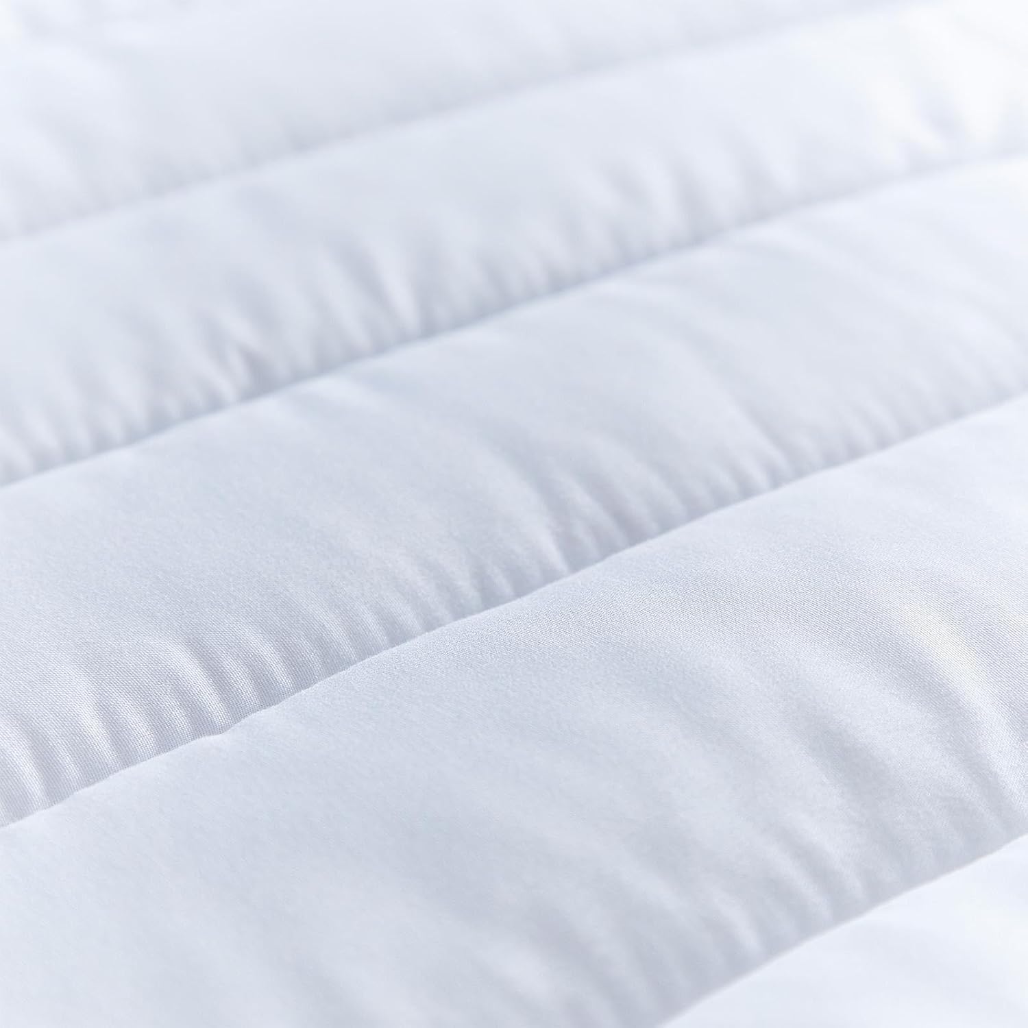 Luxury Mattress Topper – 4cm Deep-Filled Microfibre Comfort Layer | Hypoallergenic &amp; Breathable | Elasticated Straps